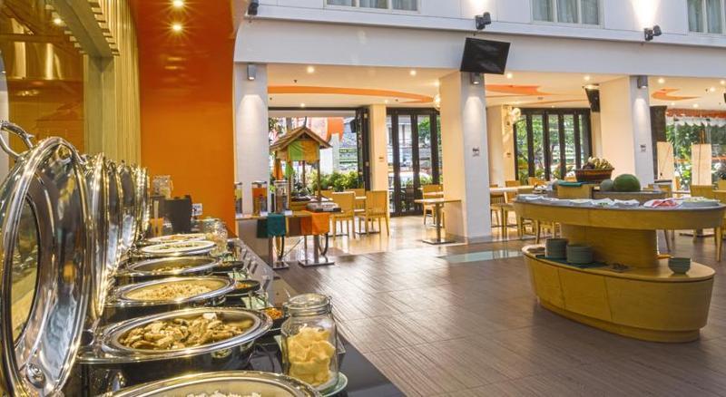 Harris Hotel Raya Kuta Lombok Exterior foto